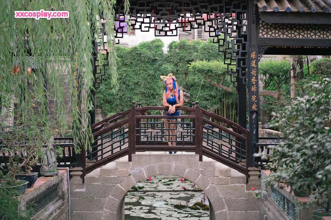 Money冷冷 as Tamamo-no-Mae in Blue Qipao